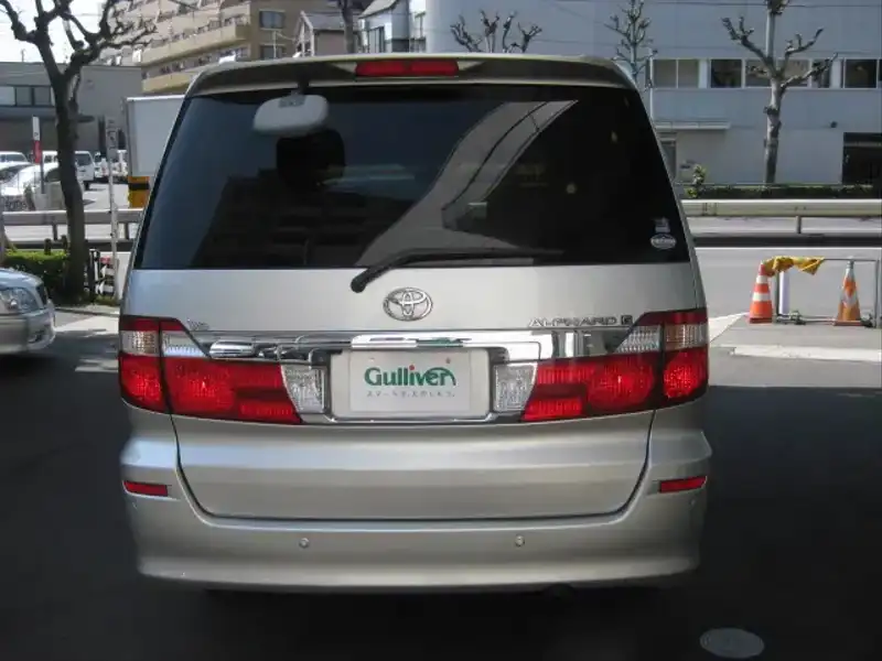 カタログ画像：アルファードＧ（ALPHARD G） ＭＸ トレゾア・アルカンターラバージョン 2004年6月 TA-MNH15W 3000cc シルバーメタリック 燃費8.9km / l  バック