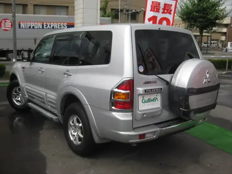 カタログ画像：パジェロ（PAJERO） ２０ｔｈアニバーサリー プレミアムパッケージ 2002年1月 LA-V73W 3000cc サテライトシルバー（Ｍ）モノトーン バック