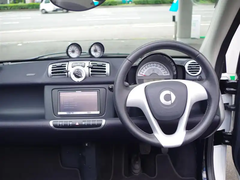 10083104 | カタログ画像：スマートフォーツーカブリオ（SMART FORTWO CABRIO） ターボ 2013年5月 CBA-451432 1000cc クリスタルホワイト 内装