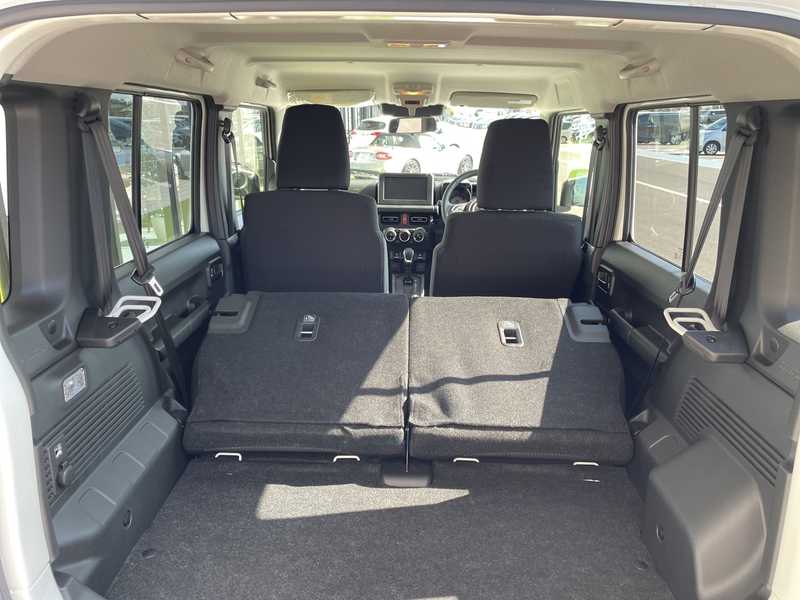 カタログ画像：ジムニー（JIMNY） ＸＧ 2025年11月 3BA-JB64W 660cc 燃費14.3km / l メイン