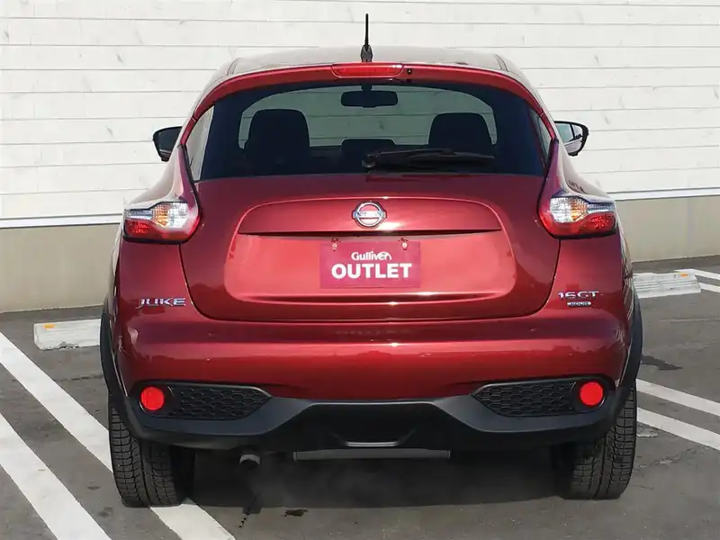 カタログ画像：ジューク（JUKE） １６ＧＴ ＦＯＵＲ パーソナライゼーション 2018年5月 CBA-NF15 1600cc ラディアントレッド（ＰＭ）orパッションレッド 燃費13.4km / l バック