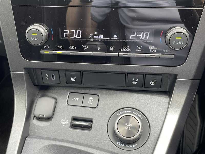 カタログ画像：ＧＲヤリス（GR YARIS） ＲＺ ハイパフォーマンス・セバスチャン オジエエディション 2024年3月 4BA-GXPA16 1600cc マットステルスグレー 燃費12.4km / l 内装