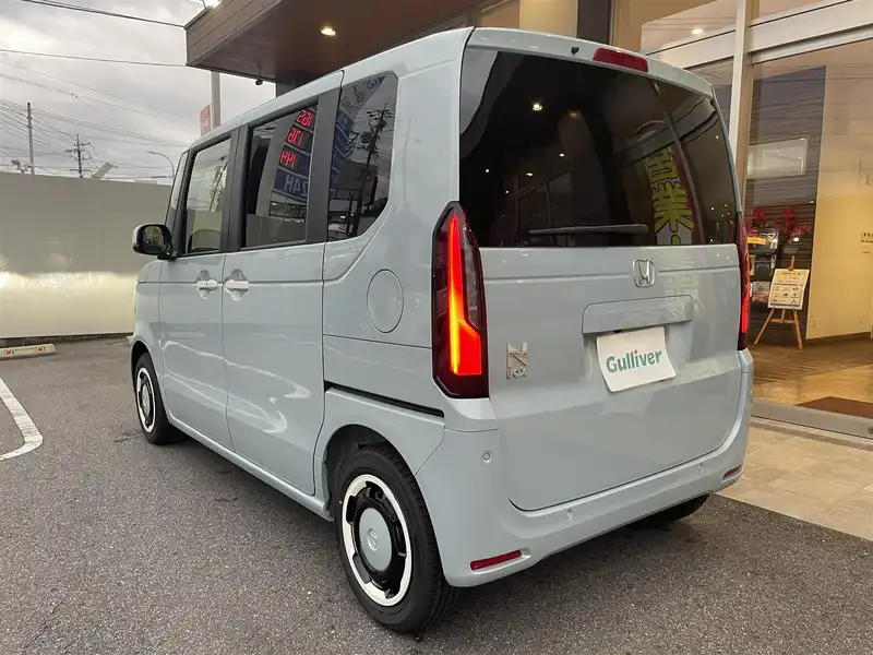 カタログ画像：Ｎ－ＢＯＸ（N-BOX） ファッションスタイル 2024年9月 6BA-JF5 660cc フィヨルドミスト・パール 燃費21.6km / l バック