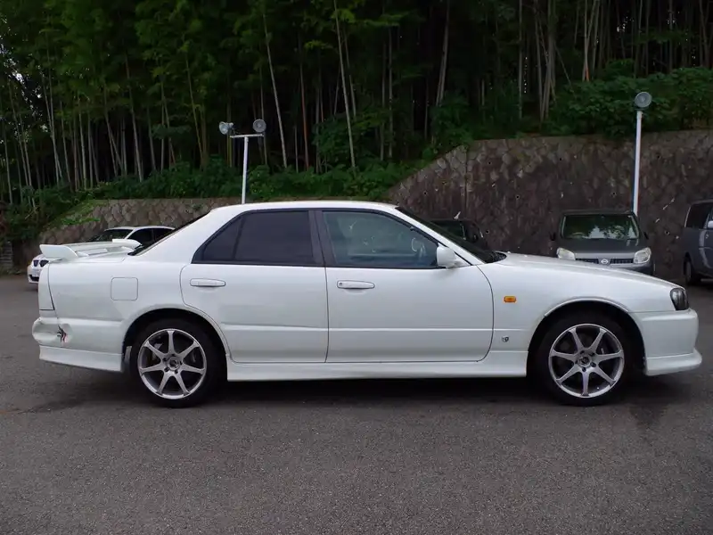 カタログ画像：スカイライン（SKYLINE） ２５ＧＴ－Ｖ 1999年2月 GF-ER34 2500cc ホワイト 燃費10.6km / l  外装