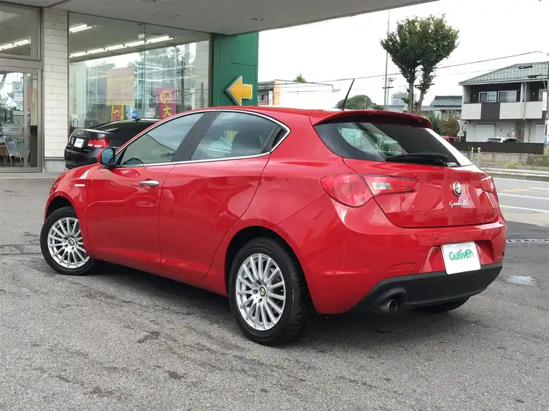 カタログ画像：ジュリエッタ（GIULIETTA） スプリント 2013年6月 ABA-940141 1400cc アルファレッド 燃費15.6km / l バック