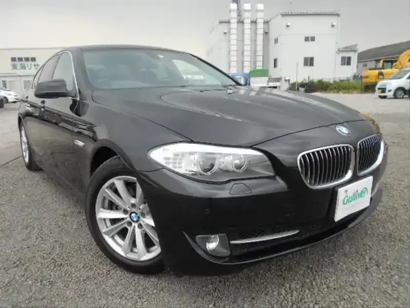 カタログ画像：５シリーズ（5 SERIES） ５２３ｉ ハイラインパッケージ 2011年10月 DBA-XG20 2000cc 燃費14.2km / l メイン（その他）