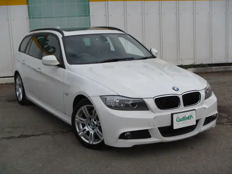 カタログ画像：３シリーズ（3 SERIES） ３２０ｉツーリング Ｍスポーツパッケージ 2011年10月 LBA-US20 2000cc アルピン・ホワイトⅢ（ソリッド・カラー） 燃費13.0km / l メイン