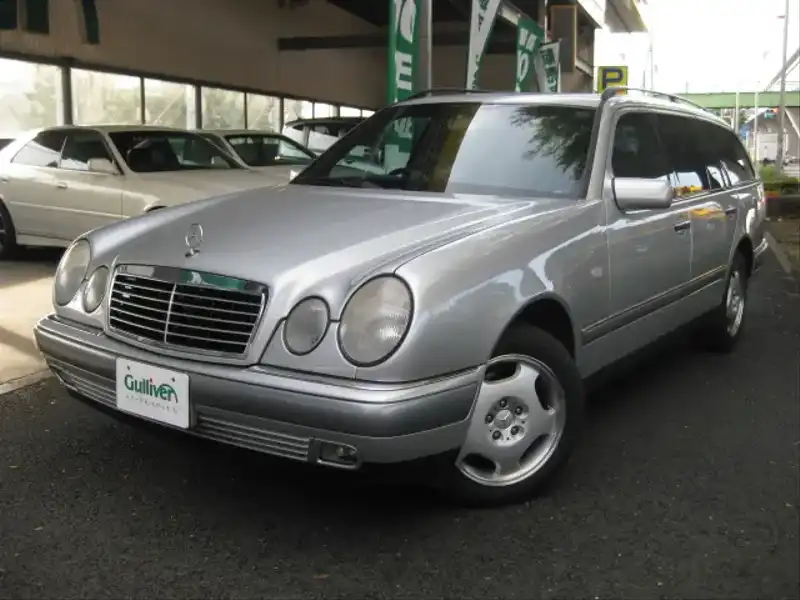 カタログ画像：Ｅクラスステーションワゴン（E-CLASS STATIONWAGON） Ｅ２４０ ステーションワゴン 1998年8月 GF-210261 2400cc ブリリアントシルバー 燃費9.2km / l  メイン