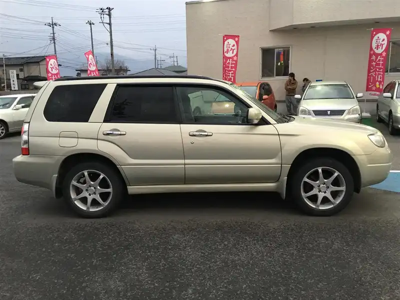 カタログ画像：フォレスター（FORESTER） ２．０ＸＳ 2005年1月 CBA-SG5 2000cc シャンパンゴールド・オパール 燃費13.0km / l  外装