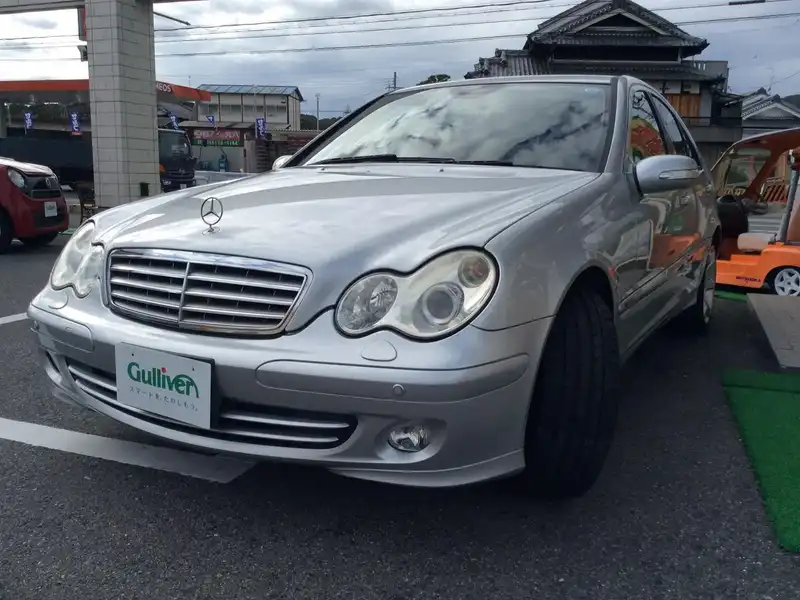 カタログ画像：Ｃクラス（C-CLASS） Ｃ１８０コンプレッサー スポーツエディション 2005年9月 DBA-203046 1800cc イリジウムシルバー 燃費11.4km / l  フロント