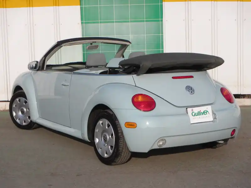 カタログ画像：ニュービートルカブリオレ（NEW BEETLE CABRIOLET） ベースグレード 2004年4月 GH-1YAZJ 2000cc アクエリアスブルー 燃費10.6km / l  外装