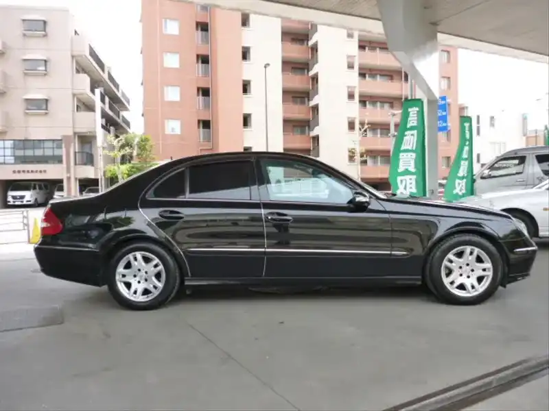 カタログ画像：Ｅクラス（E-CLASS） Ｅ２４０ アバンギャルドリミテッド 2005年5月 GH-211061 2600cc オブシディアンブラック 燃費8.7km / l  外装