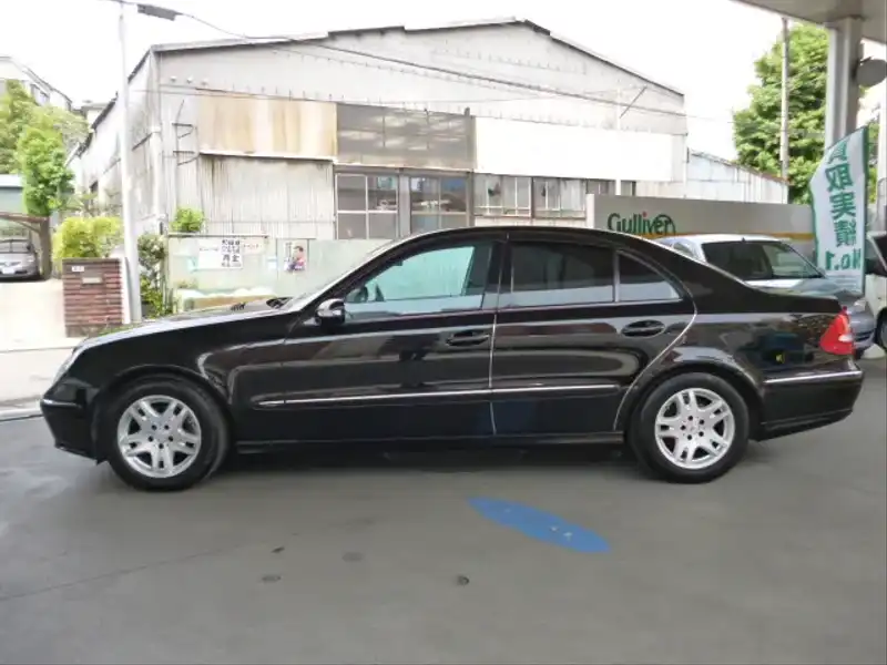 カタログ画像：Ｅクラス（E-CLASS） Ｅ２４０ アバンギャルドリミテッド 2005年5月 GH-211061 2600cc オブシディアンブラック 燃費8.7km / l  外装