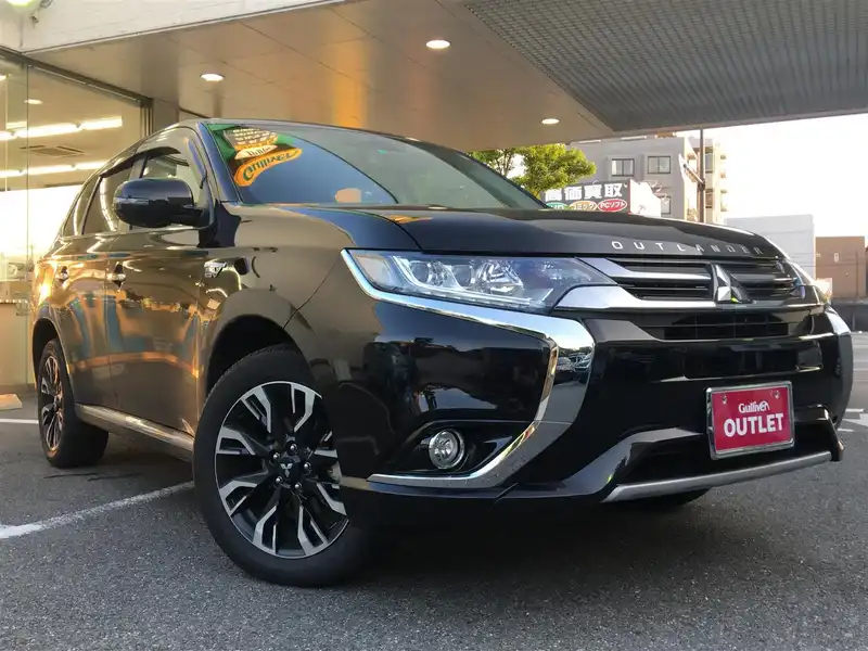 カタログ画像：アウトランダーＰＨＥＶ（OUTLANDER PHEV） Ｇナビパッケージ 2015年7月 DLA-GG2W 2000cc ブラックマイカ メイン