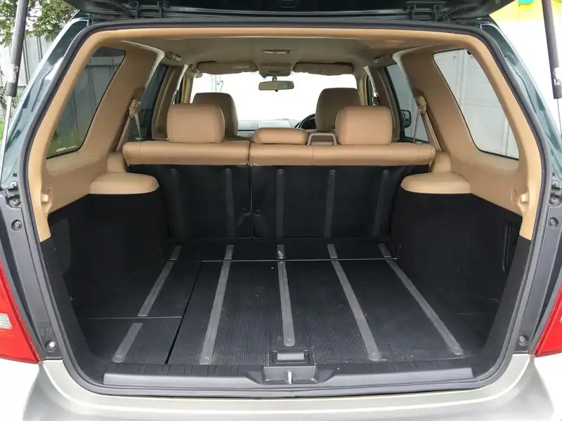 カタログ画像：フォレスター（FORESTER） Ｘ２０ Ｌ．Ｌ．Ｂｅａｎエディション 2004年4月 TA-SG5 2000cc ナチュラルグリーン・マイカ／カーボングレー・メタリック 燃費13.6km / l  内装