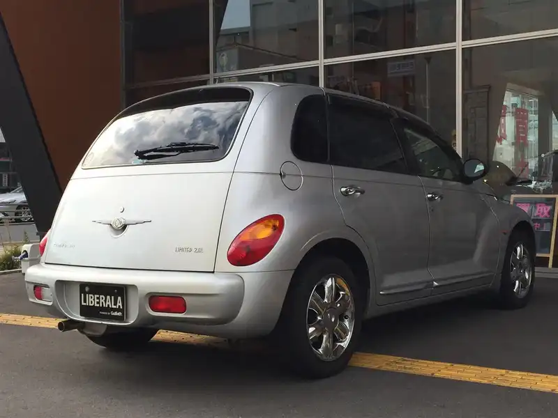 カタログ画像：クライスラー・ＰＴクルーザー（CHRYSLER PT CRUISER） リミテッド 2004年4月 GH-PT2K20 2000cc ブライトシルバーメタリッククリアコート 燃費9.1km / l  バック