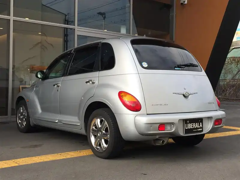 カタログ画像：クライスラー・ＰＴクルーザー（CHRYSLER PT CRUISER） リミテッド 2004年4月 GH-PT2K20 2000cc ブライトシルバーメタリッククリアコート 燃費9.1km / l  バック