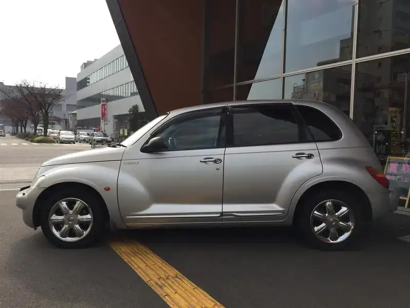 カタログ画像：クライスラー・ＰＴクルーザー（CHRYSLER PT CRUISER） リミテッド 2004年4月 GH-PT2K20 2000cc ブライトシルバーメタリッククリアコート 燃費9.1km / l  外装