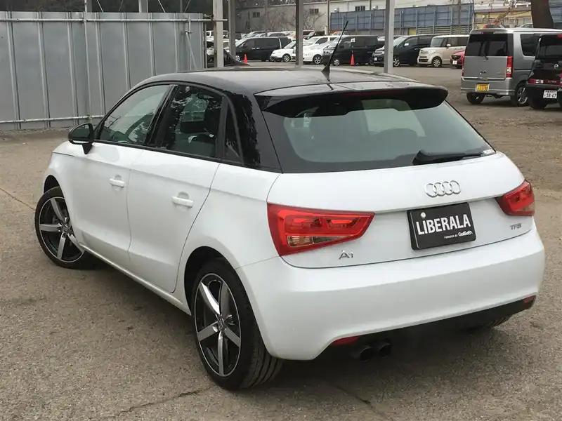 カタログ画像：Ａ１スポーツバック（A1 SPORTBACK） アーバンスタイルリミテッド 2013年5月 DBA-8XCAX 1400cc グレイシアホワイト 燃費17.8km / l バック