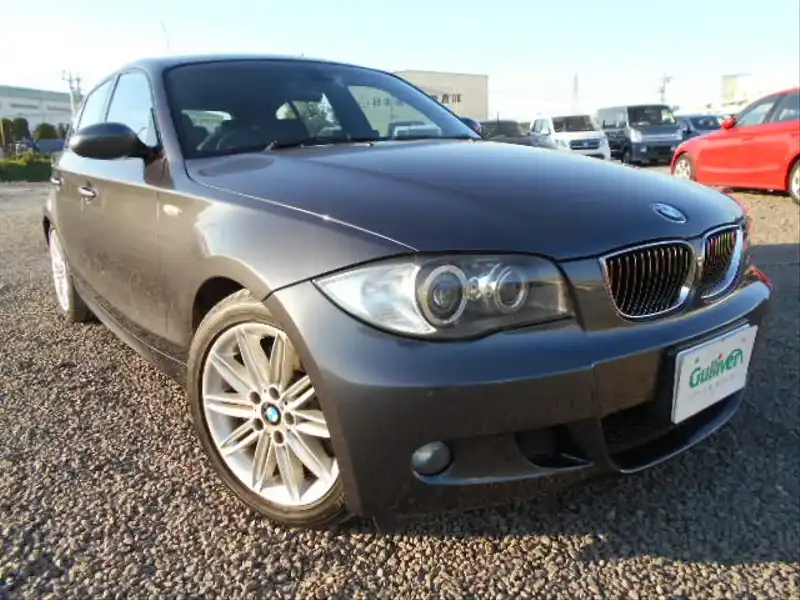 カタログ画像：１シリーズ（1 SERIES） １３０ｉ Ｍスポーツ 2008年1月 ABA-UD30 3000cc ハバナ（メタリック・カラー） 燃費9.8km / l  メイン