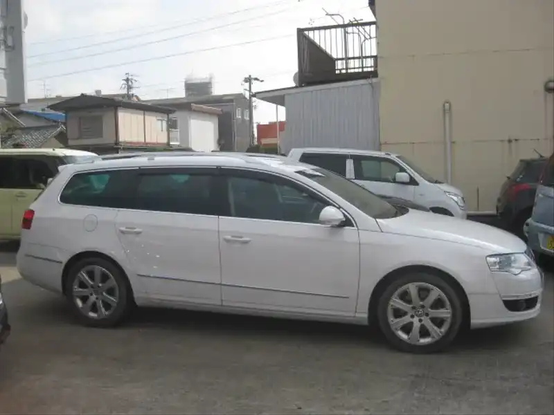 カタログ画像：パサートヴァリアント（PASSAT VARIANT） ２．０Ｔ 2007年1月 GH-3CAXX 2000cc キャンディホワイト 燃費10.4km / l  外装