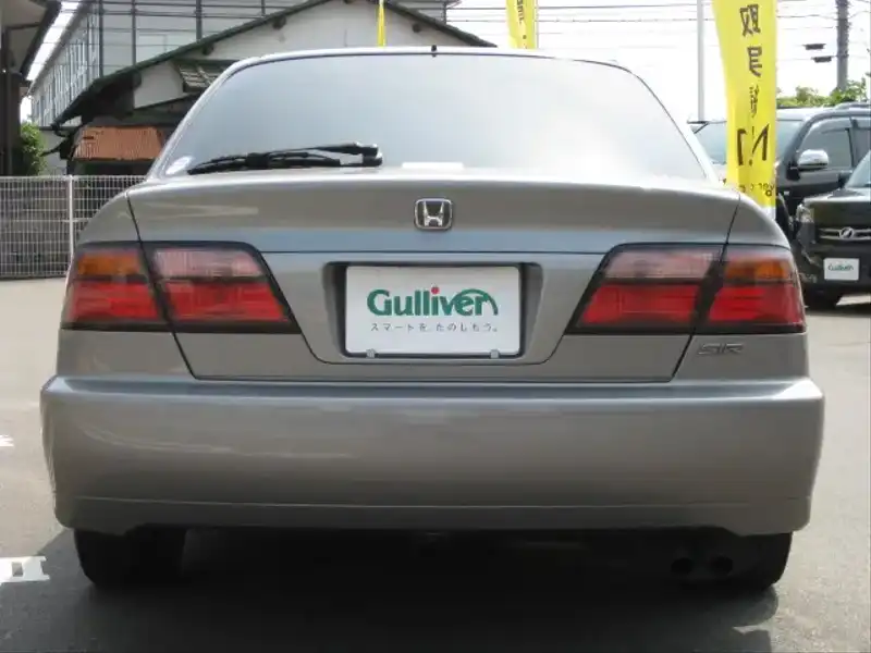 カタログ画像：アコード（ACCORD） クリーンスポーティス 1999年7月 GH-CF5 2000cc ムーンストーンシルバー・メタリック 燃費12.2km / l  バック