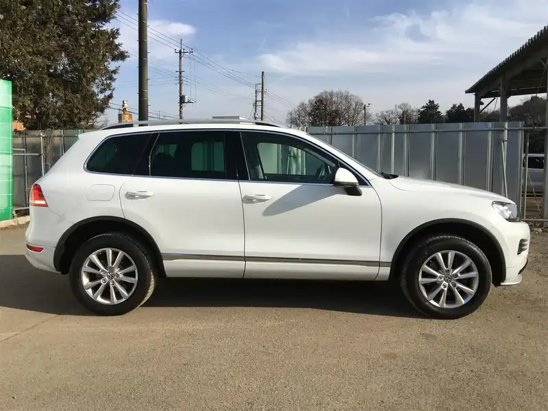 カタログ画像：トゥアレグ（TOUAREG） Ｖ６ ブルーモーションテクノロジー 2015年1月 DBA-7PCGRS 3600cc ピュアホワイト 燃費9.8km / l 外装