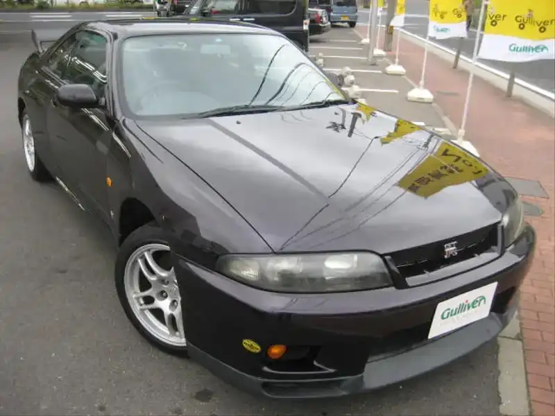 カタログ画像：スカイライン（SKYLINE） ＧＴ－Ｒ 1995年1月 E-BCNR33 2600cc ブラック 燃費8.1km / l  メイン（その他）