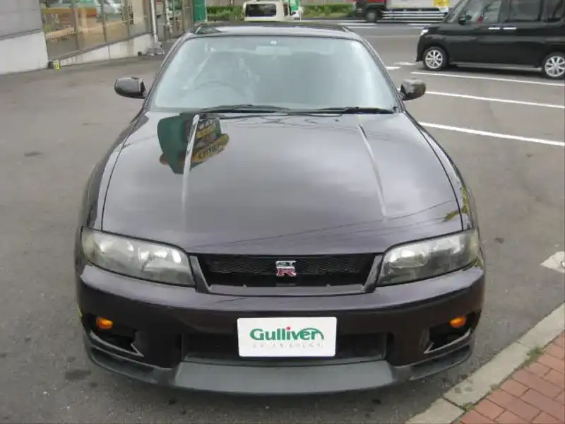 カタログ画像：スカイライン（SKYLINE） ＧＴ－Ｒ 1995年1月 E-BCNR33 2600cc ブラック 燃費8.1km / l  フロント