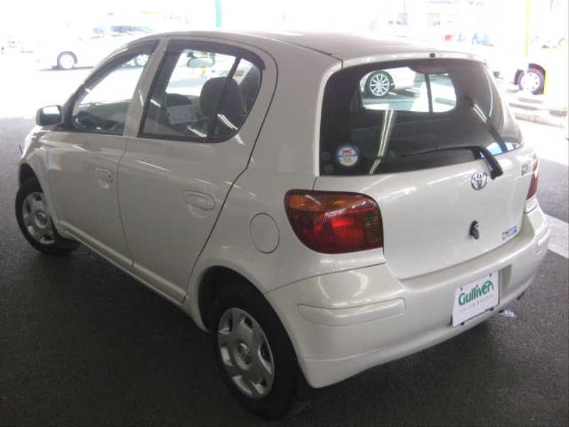 10032693 | カタログ画像：ヴィッツ（VITZ） Ｆ Ｄパッケージ 2002年8月 UA-NCP15 1300cc バック