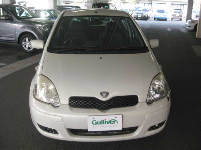 カタログ画像：ヴィッツ（VITZ） Ｆ Ｄパッケージ 2002年8月 UA-NCP15 1300cc 燃費18.2km / l  フロント