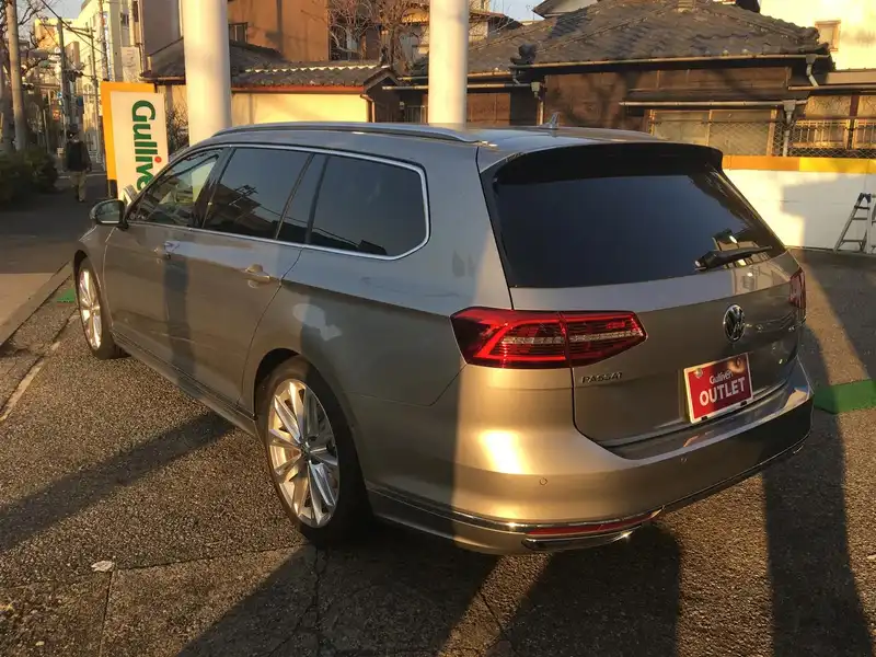 カタログ画像：パサートヴァリアント（PASSAT VARIANT） ２．０ＴＳＩ Ｒライン 2018年1月 ABA-3CCHH 2000cc パイライトシルバーメタリック 燃費15.0km / l バック