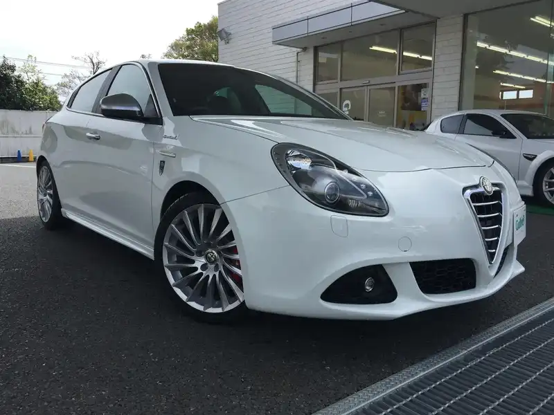 カタログ画像：ジュリエッタ（GIULIETTA） スポルティーバ 2013年6月 ABA-940141 1400cc アイスホワイト 燃費15.6km / l メイン（その他）