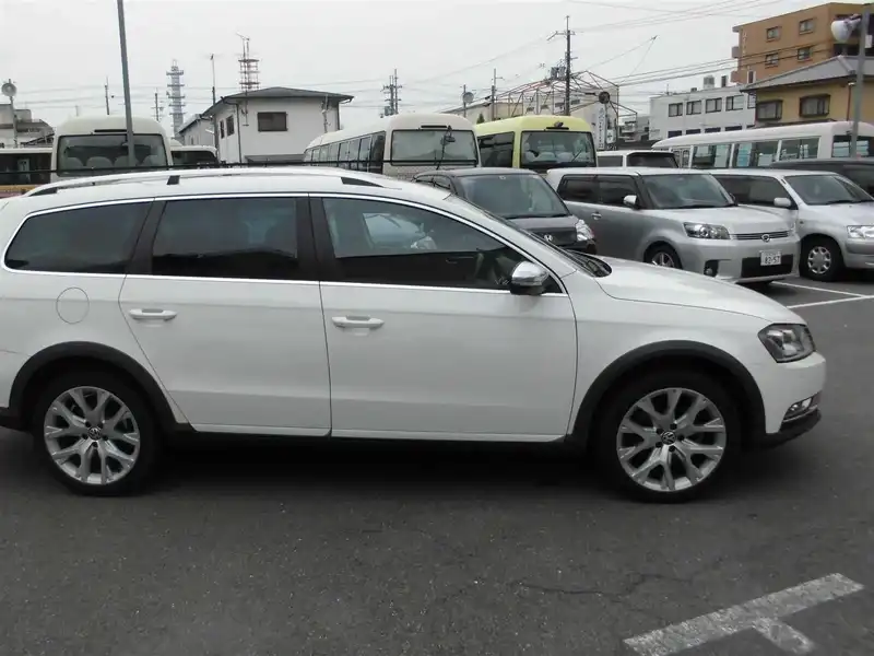 10076800 | カタログ画像：パサートオールトラック（PASSAT ALLTRACK） ２．０ＴＳＩ 2012年6月 ABA-3CCCZF 2000cc キャンディホワイト 外装