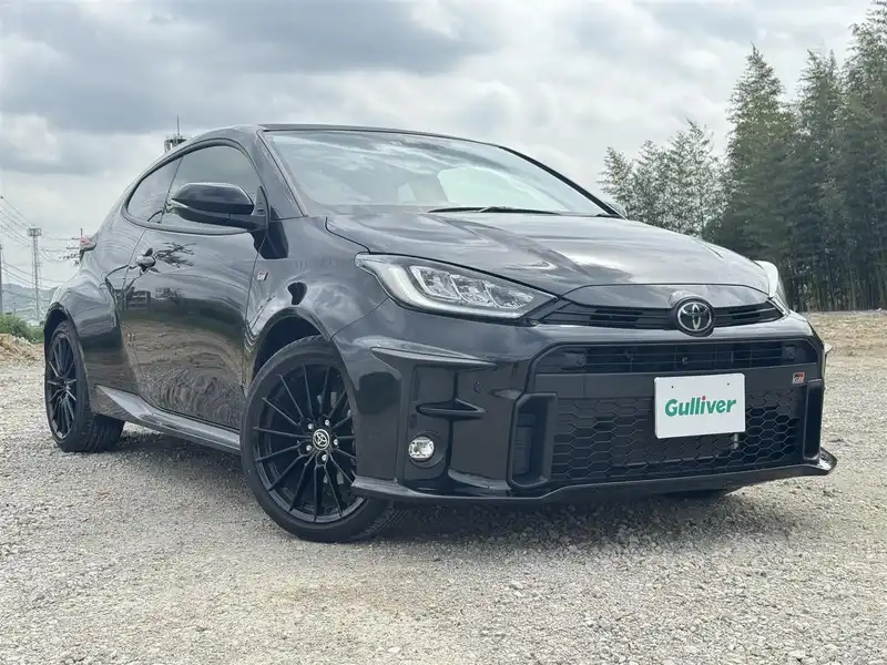 カタログ画像：ＧＲヤリス（GR YARIS） ＲＳ ライトパッケージ 2022年4月 5BA-MXPA12 1500cc プレシャスブラックパール 燃費18.2km / l メイン