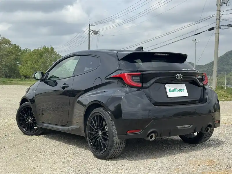 カタログ画像：ＧＲヤリス（GR YARIS） ＲＳ ライトパッケージ 2022年4月 5BA-MXPA12 1500cc プレシャスブラックパール 燃費18.2km / l バック