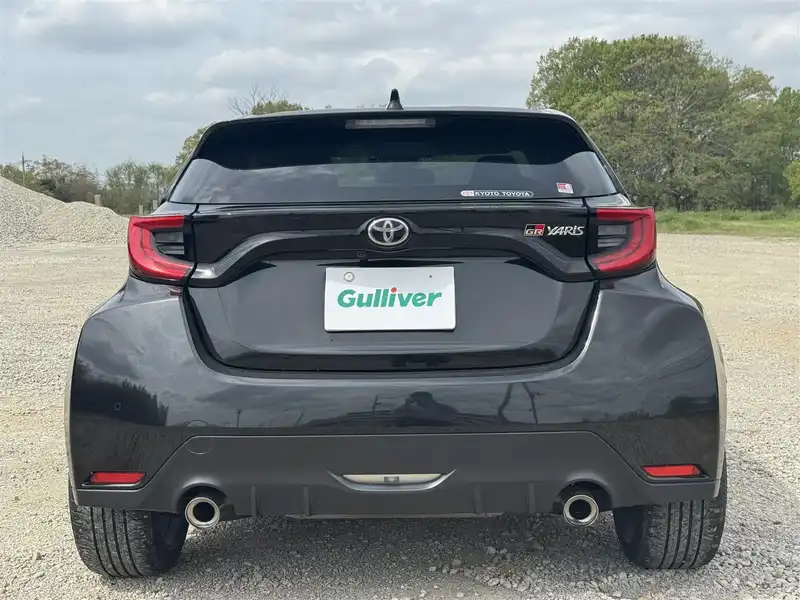 カタログ画像：ＧＲヤリス（GR YARIS） ＲＳ ライトパッケージ 2022年4月 5BA-MXPA12 1500cc プレシャスブラックパール 燃費18.2km / l バック