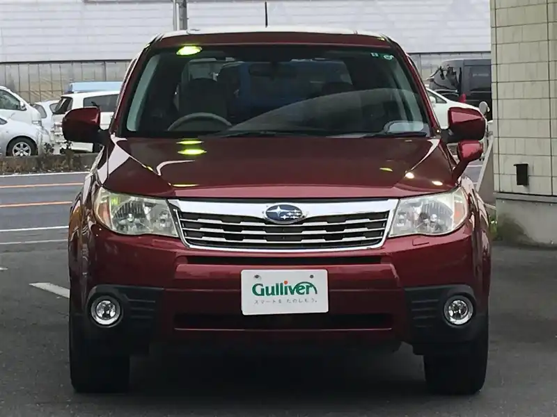 カタログ画像：フォレスター（FORESTER） ２．０ＸＳ プラチナセレクション 2009年1月 DBA-SH5 2000cc カメリアレッド・パール 燃費13.8km / l  フロント