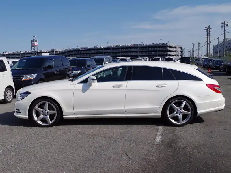 カタログ画像：ＣＬＳクラス シューティングブレーク（CLS-CLASS SHOOTING BRAKE） ＣＬＳ３５０ ブルーエフィシェンシー シューティングブレーク ＡＭＧスポーツパッケージ 2012年10月 RBA-218959 3500cc ダイヤモンドホワイト（Ｍ） 燃費12.4km / l 外装