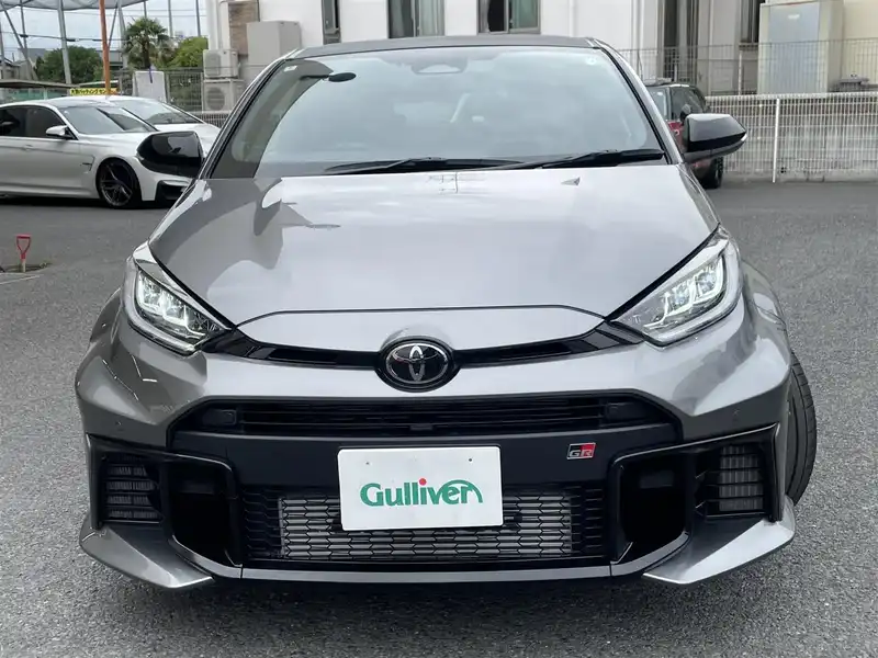カタログ画像：ＧＲヤリス（GR YARIS） ＲＺ 2024年4月 4BA-GXPA16 1600cc プレシャスメタル 燃費10.8km / l フロント
