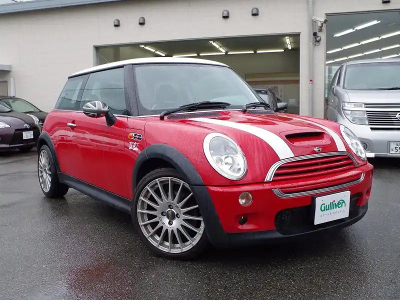 カタログ画像：ＭＩＮＩ（MINI） クーパーＳ 2002年3月 GH-RE16 1600cc チリ・レッド 燃費11.6km / l  メイン（その他）