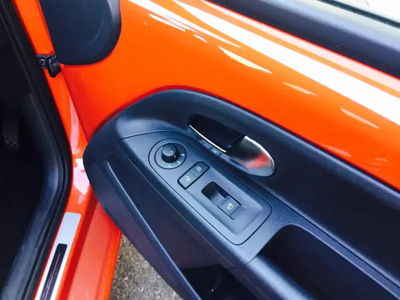 カタログ画像：アップ！（UP!） オレンジ アップ！ 2014年4月 DBA-AACHY 1000cc ホットオレンジメタリック 燃費23.1km / l 内装