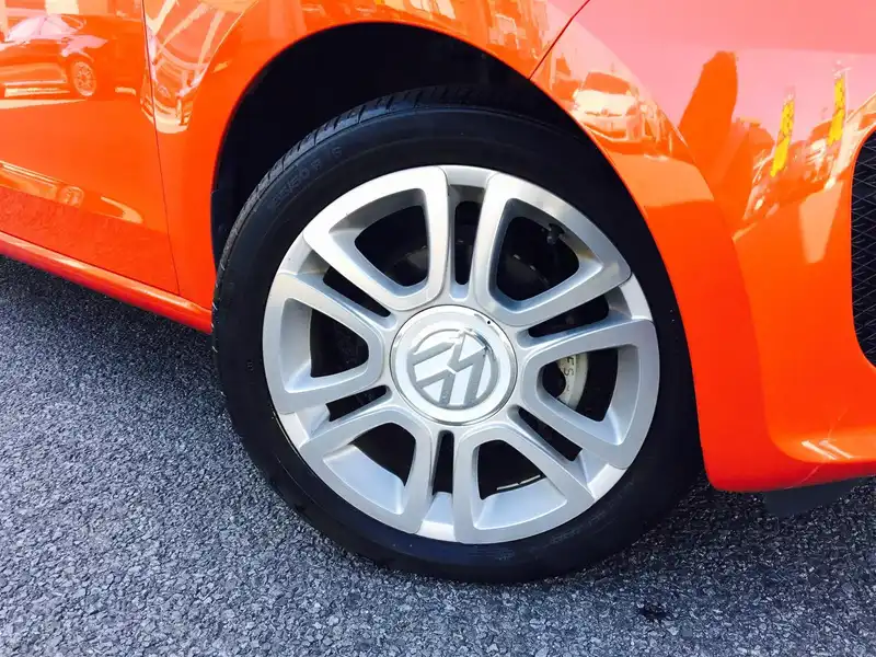 10090323 | カタログ画像：アップ！（UP!） オレンジ アップ！ 2014年4月 DBA-AACHY 1000cc ホットオレンジメタリック タイヤ