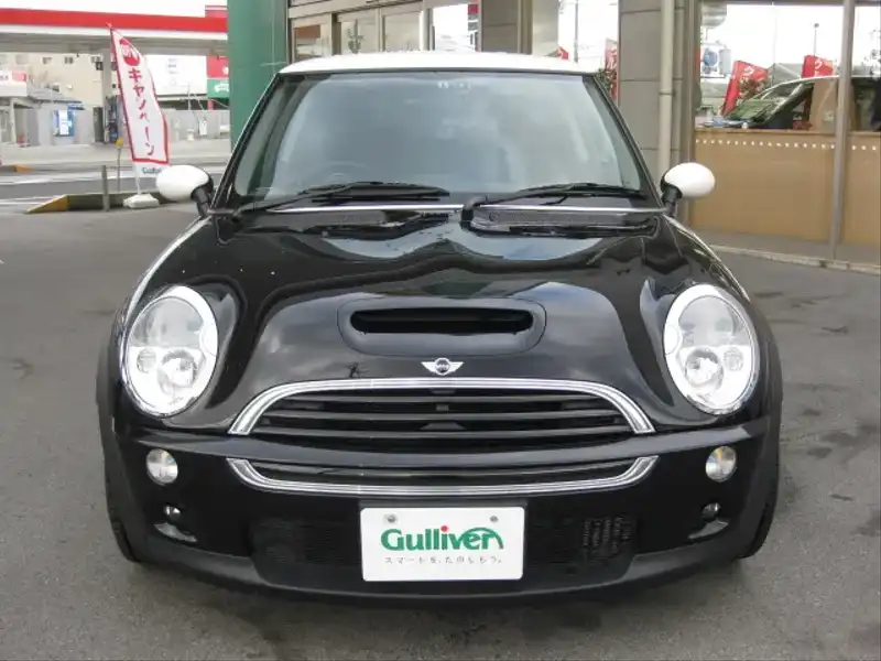 カタログ画像：ＭＩＮＩ（MINI） クーパーＳ 2002年3月 GH-RE16 1600cc ブラック 燃費11.6km / l  フロント