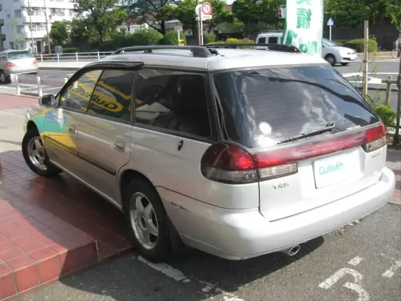 カタログ画像：レガシィツーリングワゴン（LEGACY TOURING WAGON） ＴＸタイプＳ 1997年9月 E-BG5 2000cc ライトシルバー・メタリック 燃費12.4km / l  バック