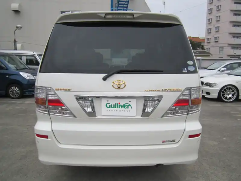 カタログ画像：アルファードハイブリッド（ALPHARD HYBRID） Ｇエディション 2004年4月 CAA-ATH10W 2400cc ホワイトパールマイカ 燃費17.2km / l  バック