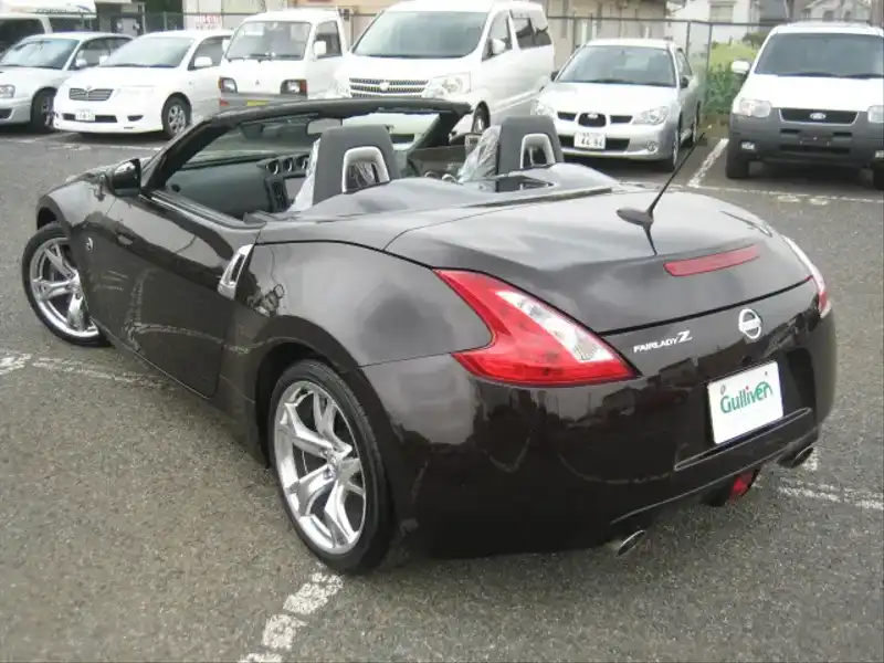 カタログ画像：フェアレディＺ（FAIRLADY Z） ロードスターバージョンＳＴ 2009年10月 CBA-HZ34 3700cc ダイヤモンドブラック（Ｐ） 燃費9.4km / l  バック