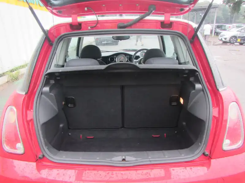 カタログ画像：ＭＩＮＩ（MINI） ワン セブン 2006年2月 GH-RA16 1600cc ソーラー・レッド（メタリック）orチリ・レッド（ソリッド） 燃費14.0km / l  内装