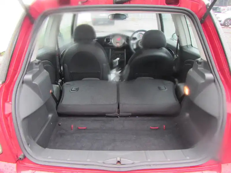 カタログ画像：ＭＩＮＩ（MINI） ワン セブン 2006年2月 GH-RA16 1600cc ソーラー・レッド（メタリック）orチリ・レッド（ソリッド） 燃費14.0km / l  内装