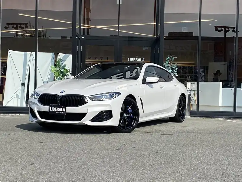 カタログ画像：８シリーズ（8 SERIES） Ｍ８５０ｉ ｘＤｒｉｖｅ グランクーペ 2022年3月 3BA-GV44 4400cc アルピン・ホワイト（ソリッド・カラー） 外装